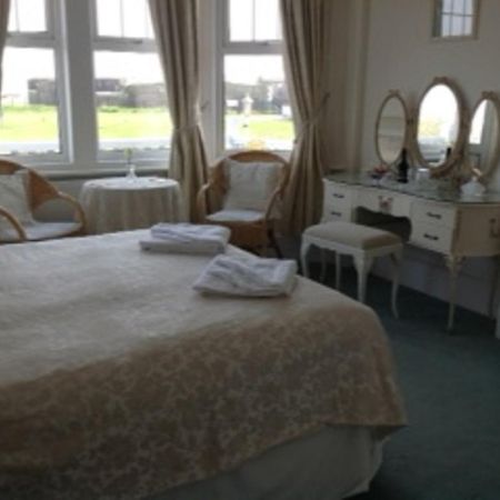 บาสเซ็ตเฮาส์ Bed & Breakfast อีสต์บอร์น ภายนอก รูปภาพ