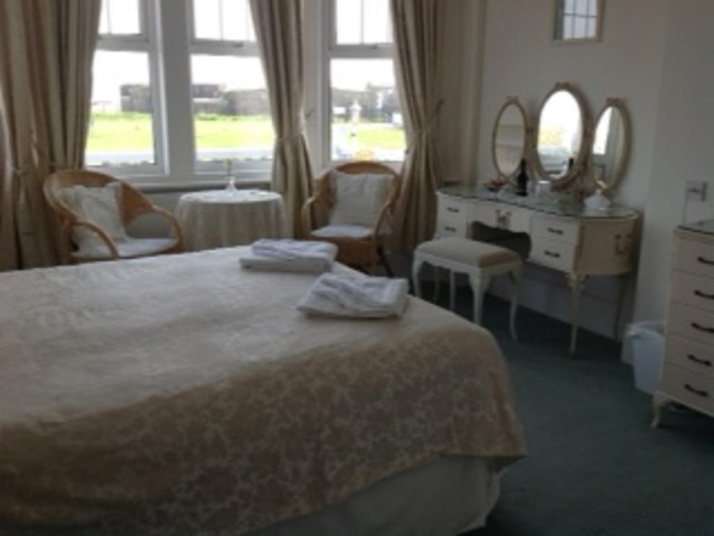 บาสเซ็ตเฮาส์ Bed & Breakfast อีสต์บอร์น ภายนอก รูปภาพ