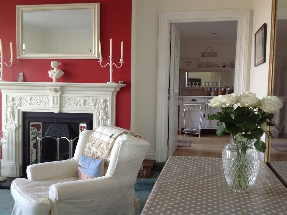 บาสเซ็ตเฮาส์ Bed & Breakfast อีสต์บอร์น ภายนอก รูปภาพ