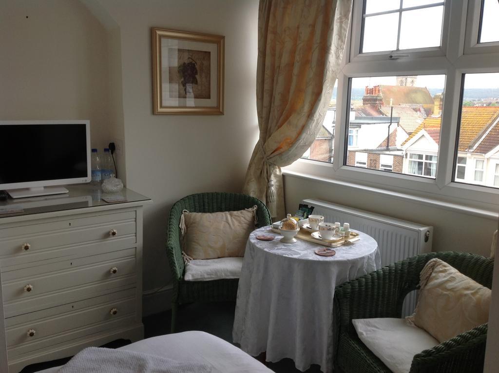 บาสเซ็ตเฮาส์ Bed & Breakfast อีสต์บอร์น ภายนอก รูปภาพ