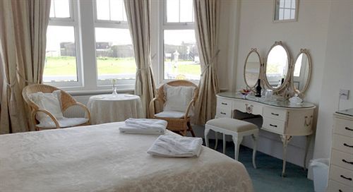 บาสเซ็ตเฮาส์ Bed & Breakfast อีสต์บอร์น ภายนอก รูปภาพ