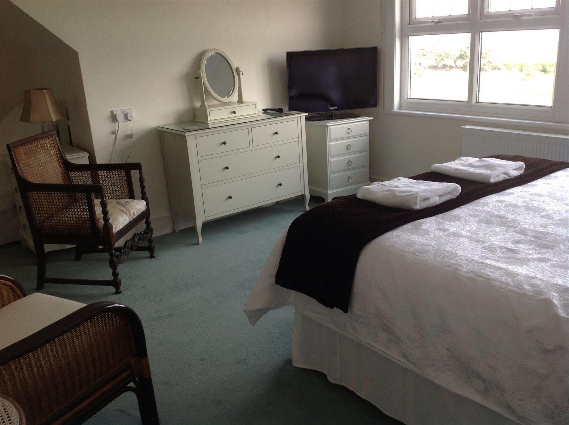 บาสเซ็ตเฮาส์ Bed & Breakfast อีสต์บอร์น ภายนอก รูปภาพ
