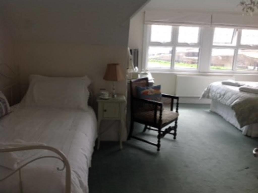 บาสเซ็ตเฮาส์ Bed & Breakfast อีสต์บอร์น ภายนอก รูปภาพ