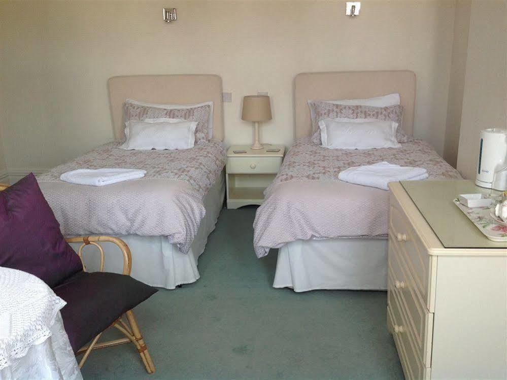 บาสเซ็ตเฮาส์ Bed & Breakfast อีสต์บอร์น ภายนอก รูปภาพ